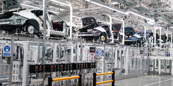 國家統計局:1-9月汽車制造業營收增加2.6%