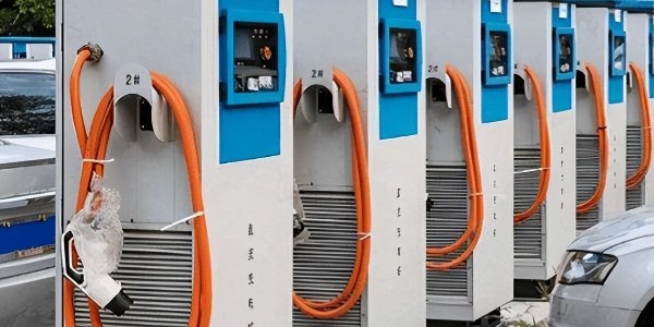 中國充電樁數量激增 高速服務區已超3.3萬臺